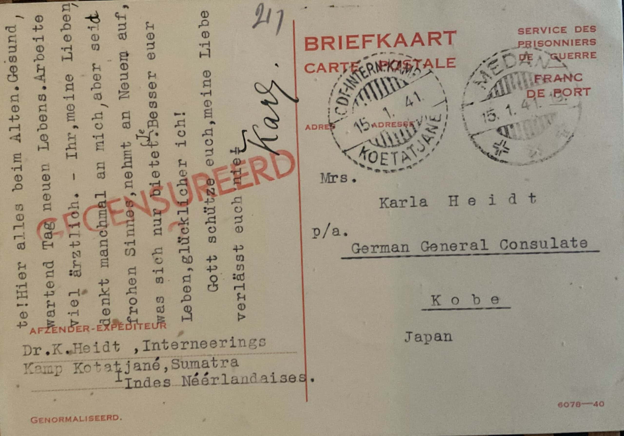 Kleurenfoto. Achterkant van een briefkaart. Rechts de naam van de ontvanger, linksonder de naam van de afzender. De rest van de linkerhelft is beschreven met een getypte boodschap. Daaroverheen is in het rood Gecensureerd gestempeld.