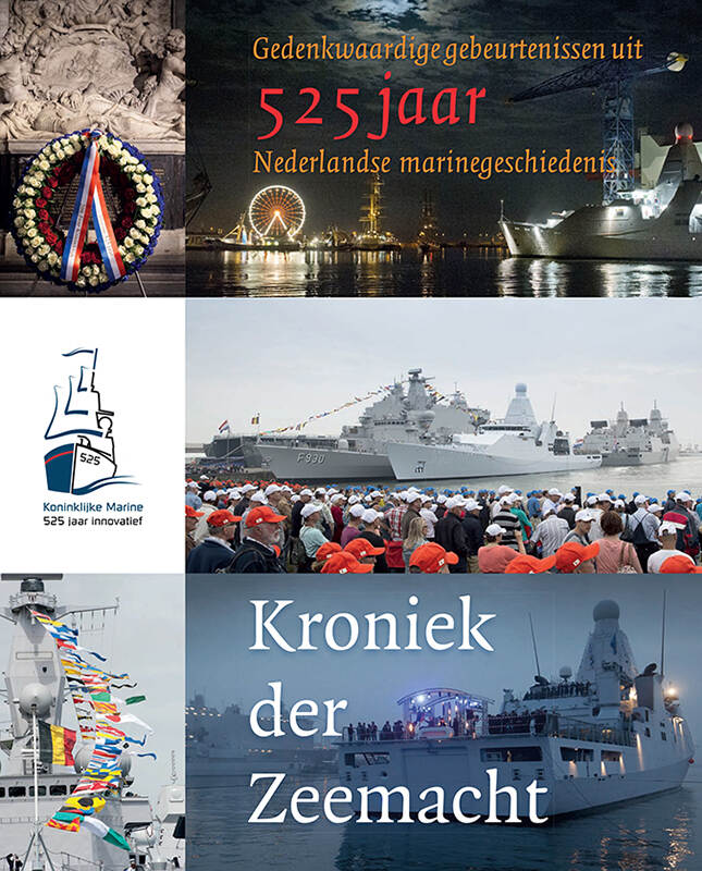 Boekomslag, collage van foto's van onder andere marineschepen in een haven tijdens een feestelijk evenement met toeschouwers op de kade, een herdenkingskrans en een feest op een marineschip met een podium op het dek. Hier overheen staat de titel in rode, oranje en witte letters gedrukt.